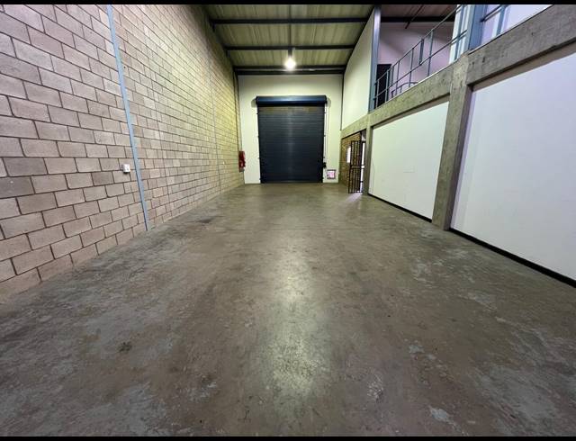 271M² WAREHOUSE TO LET IN STRIJDOMPARK